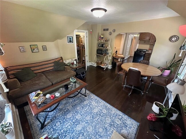 Building Photo - 613 3rd St SW