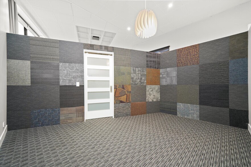 Building Photo - 300 N Ogden Ave