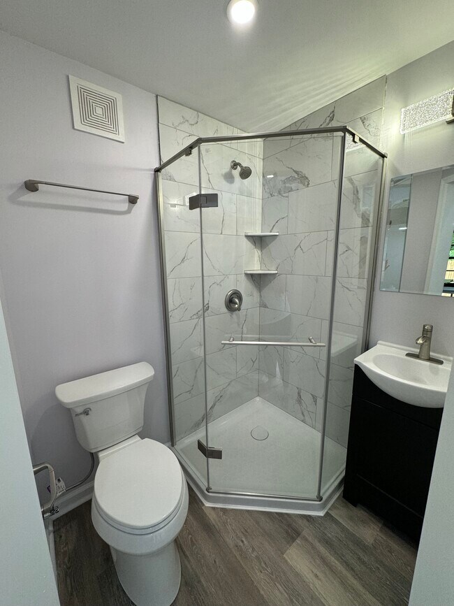 full bathroom - 1608 Laurel Grove Rd