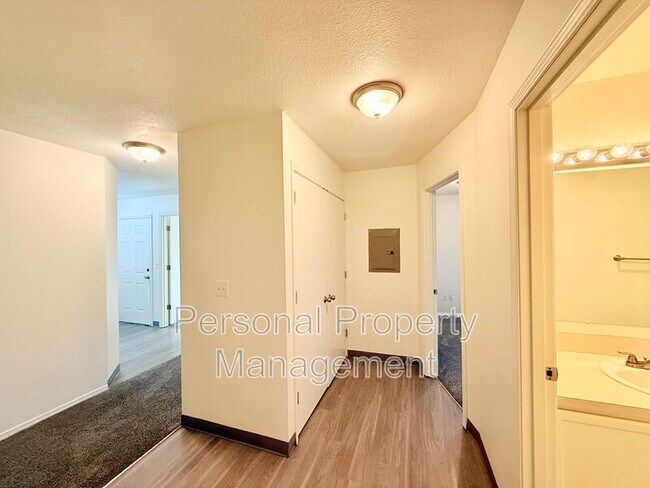 Building Photo - 3412 NE 66th Ave