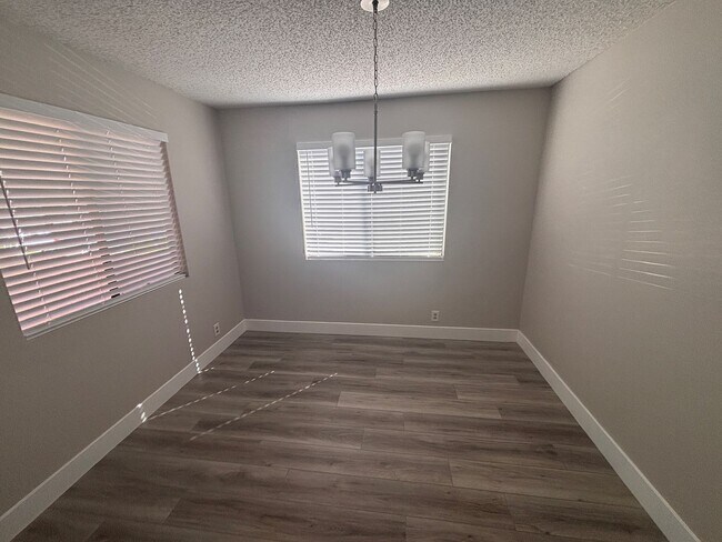 Building Photo - Newly Renovated Two Bedroom Condo