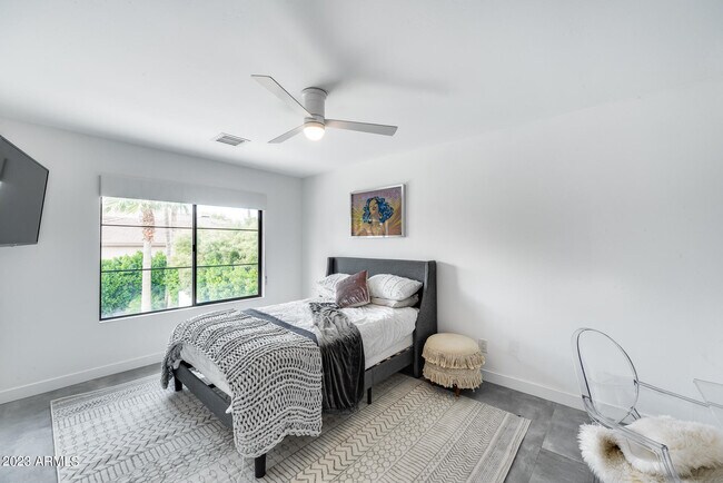 Building Photo - 8618 N Timberlane Dr