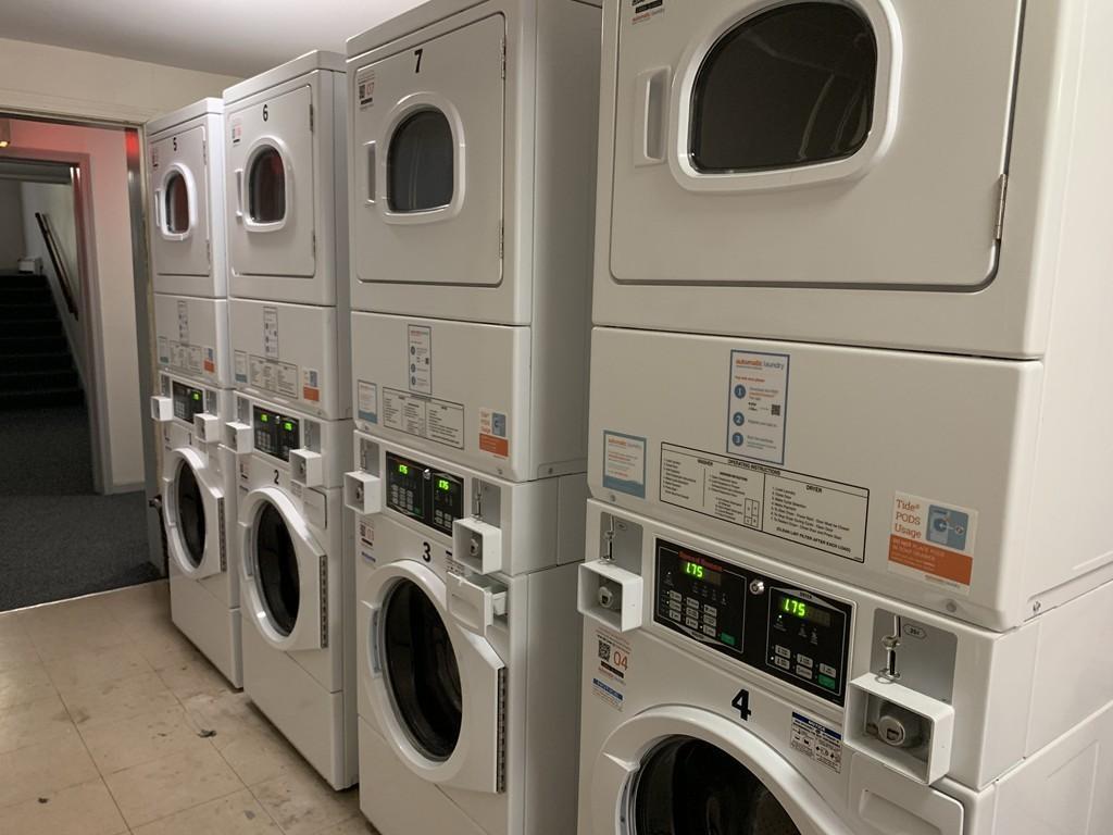 Building Photo - 151 King St