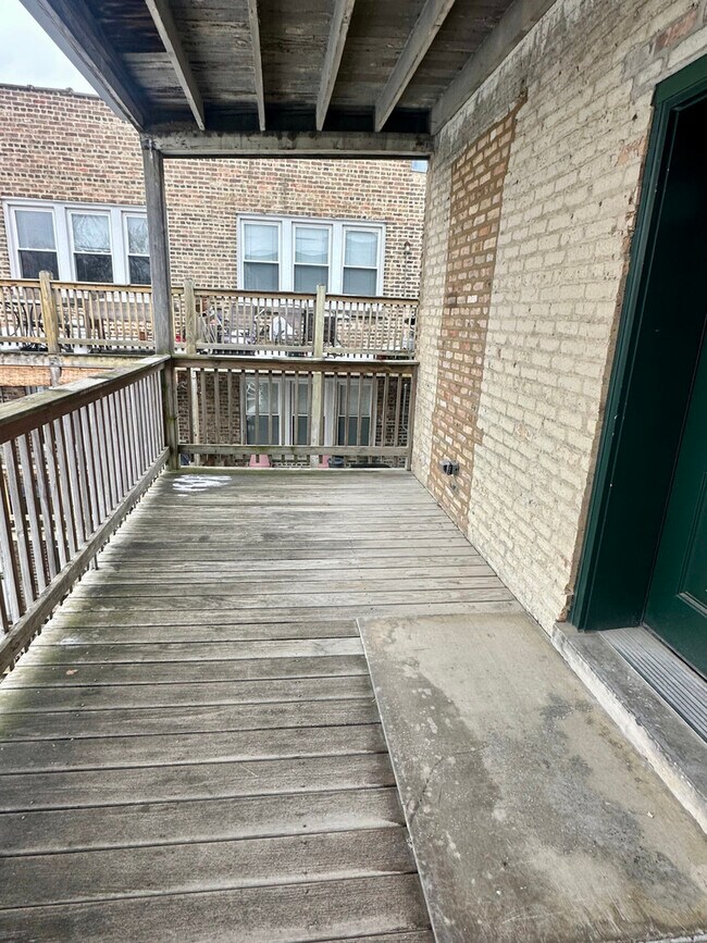 Building Photo - 2308 W Farwell Ave