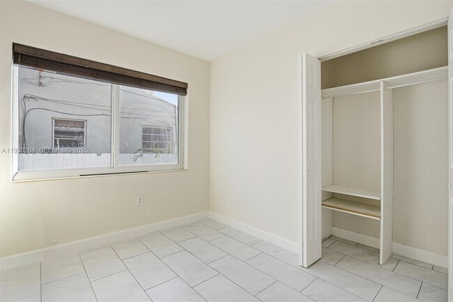 Building Photo - 2120 SW 16th St