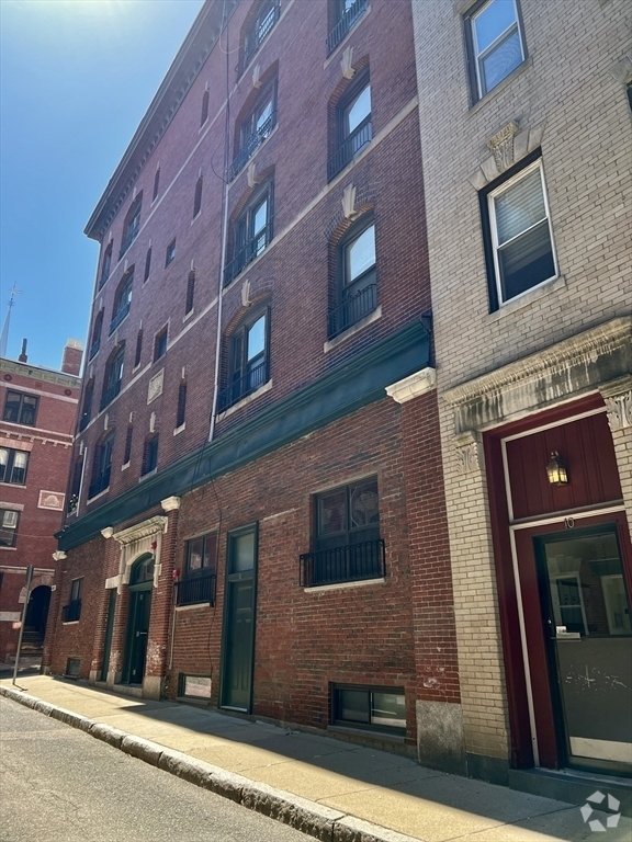 Building Photo - 10 Henchman St
