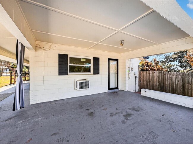 Building Photo - 2304 Country Club Rd