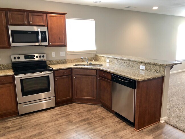 Building Photo - Newer 2 Bed 2 Car Attached Villa in Blue S...