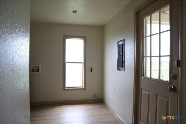 Building Photo - 707 Old Seguin Luling Rd