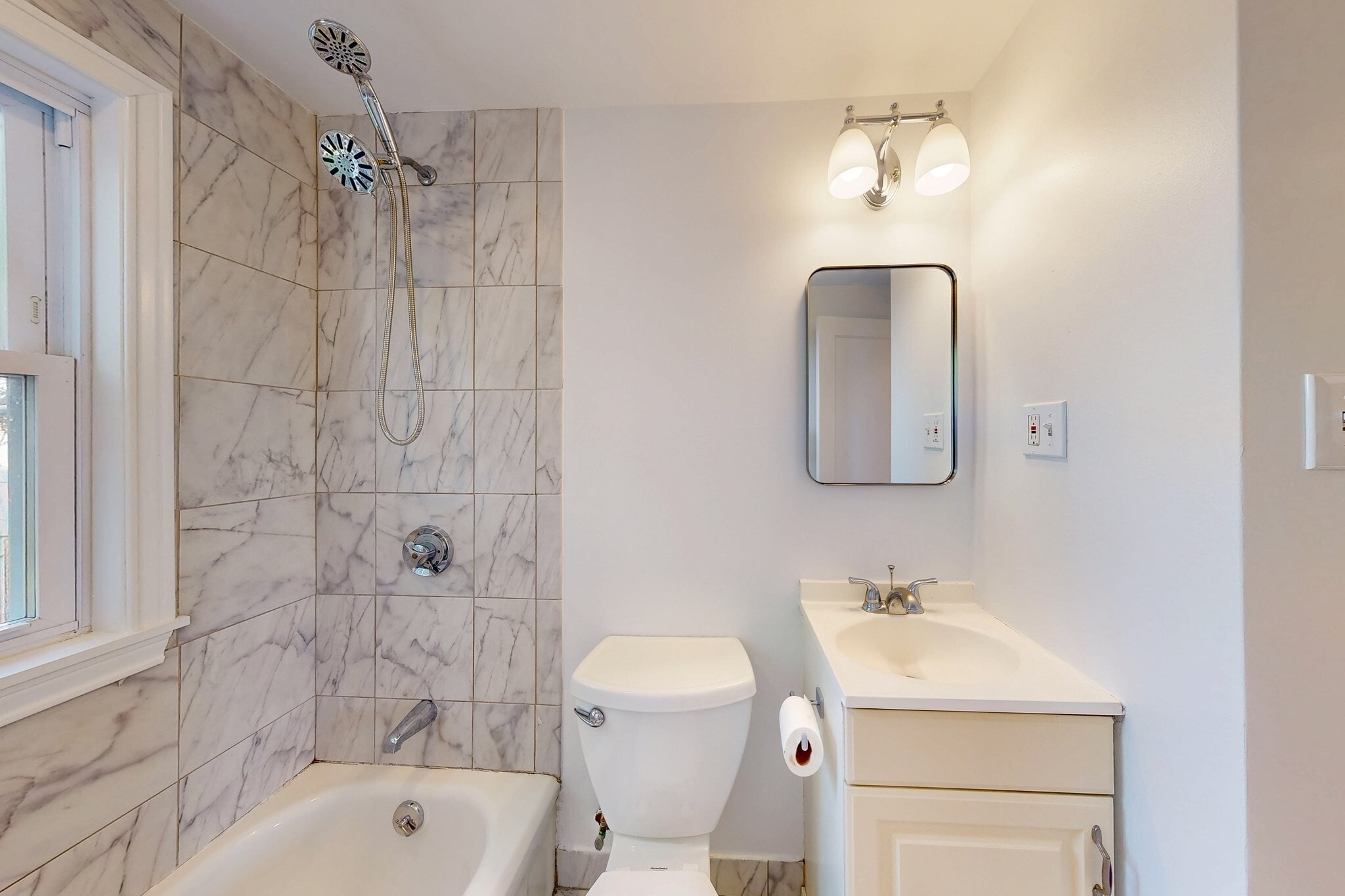 Building Photo - 14 Grew Hill Rd