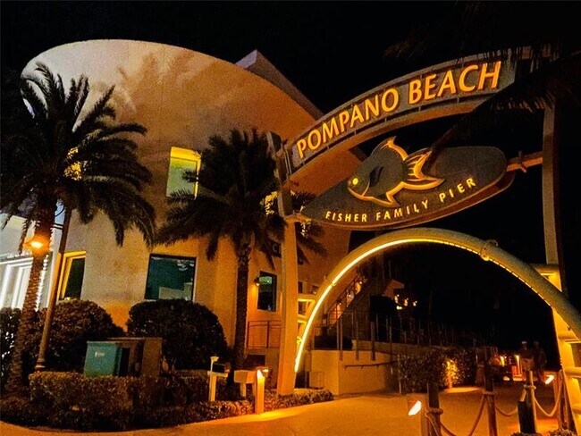 Building Photo - 400 N Riverside Dr