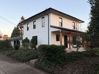 Building Photo - WAL2 - FULLY renovated 3 bed 1.5 bath Duplex on OAKWAY!