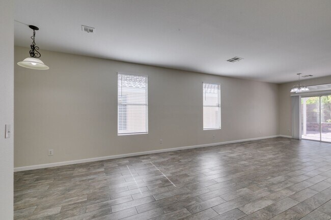 Building Photo - Beautifully updated 3-bedroom home offerin...