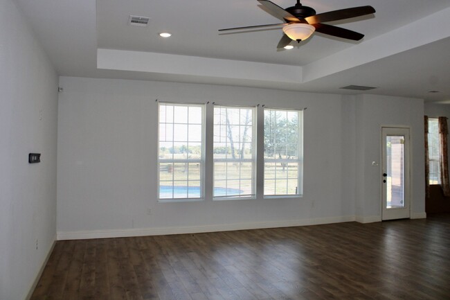 Building Photo - 160 Castleridge, Red Oak, Texas 75154