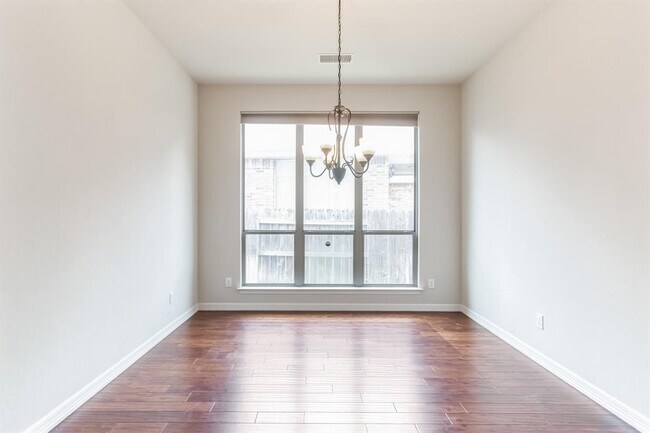 Building Photo - 208 Angus Dr