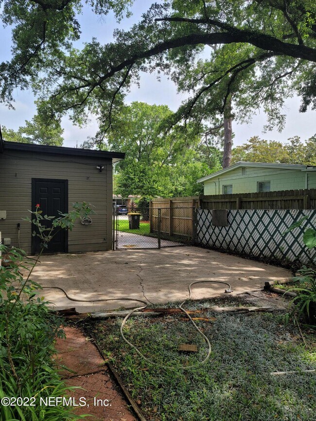 Building Photo - 6442 Ballejo Ct N