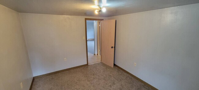 Building Photo - 307 Lake St