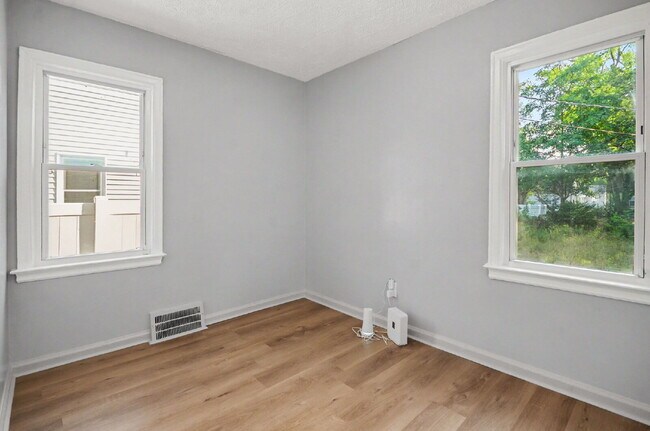 Building Photo - Charming & Updated 3-Bedroom Home in Detroit! OWNER SPECIAL-$500 off first months rent