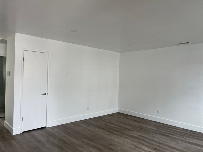 Building Photo - 2 bedrooms 1 bath home in Imperial Beach. ...