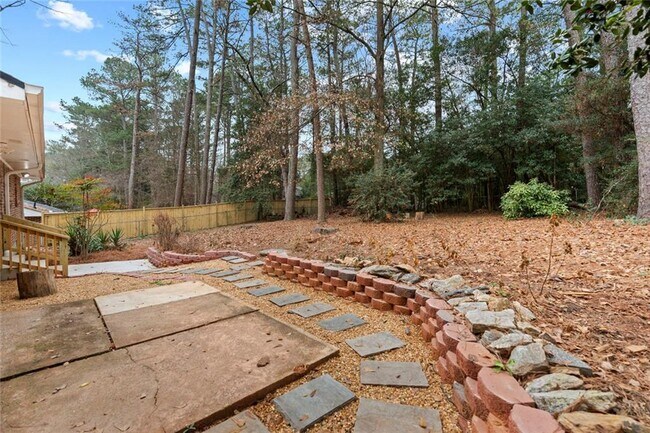 Building Photo - 2630 Warwick Cir NE