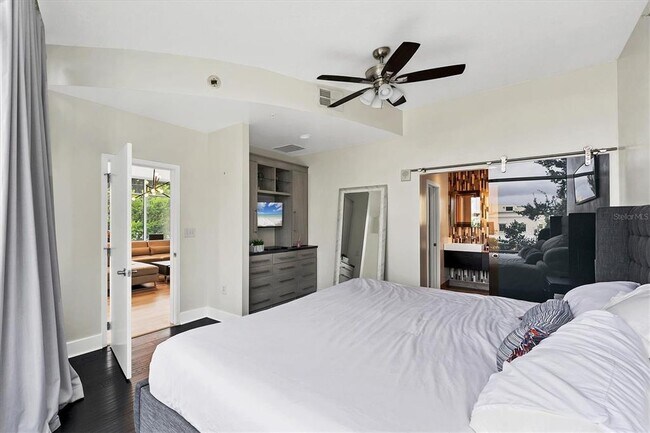 Building Photo - 525 E Jackson St