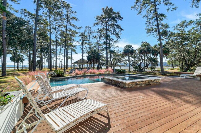 Building Photo - Private, Low Country Residence for Rent!