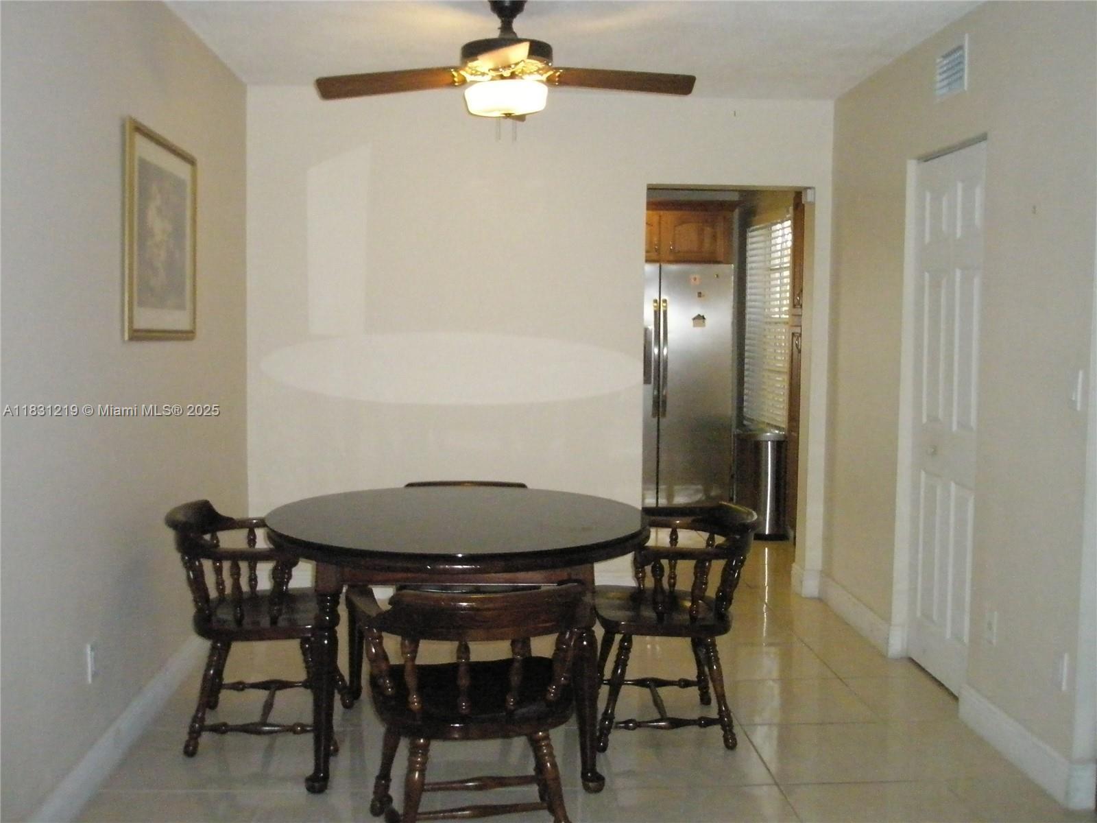 Building Photo - 10794 N Kendall Dr