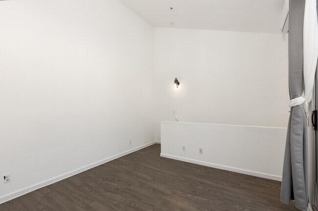 Building Photo - 908 G St