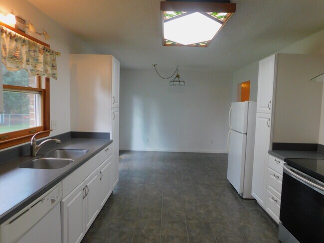 Building Photo - 11 Pierce Pl