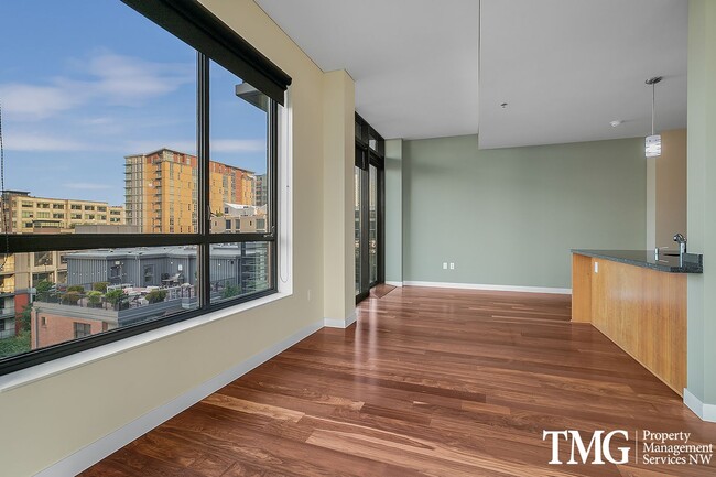 Building Photo - Gorgeous 1br/1.5ba condo + bonus room and ...