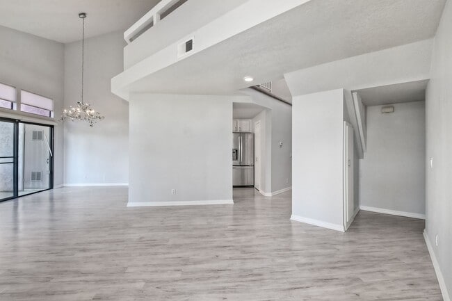 Building Photo - 1951 Swallow Ln