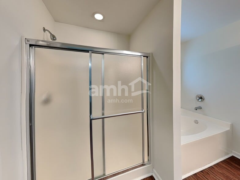 Building Photo - 14404 Waterlyn Dr