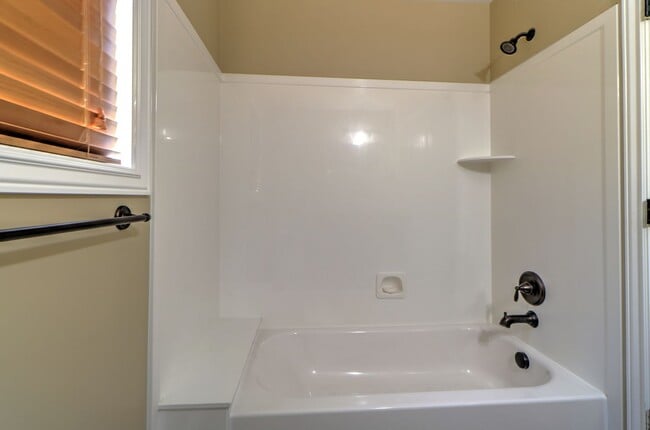 Building Photo - Traverse Mountain Pet Friendly Home.