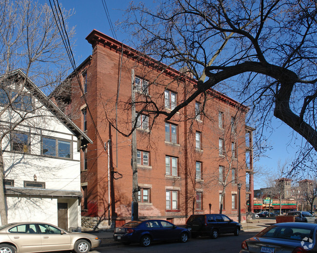 Building Photo - Mount Royal Apartments