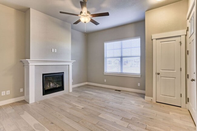 Building Photo - MOVE In SPECIAL - Beautiful 3 Bedroom 2 1/2 Bath Townhome in Loveland