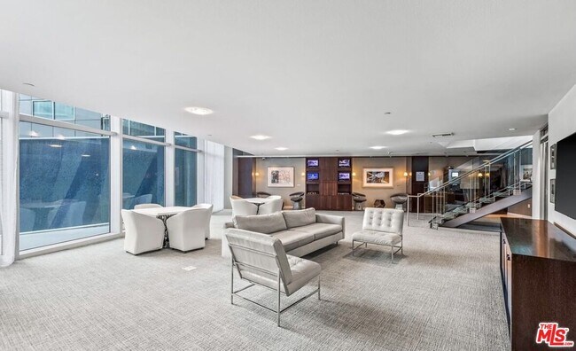Building Photo - 13700 Marina Pointe Dr