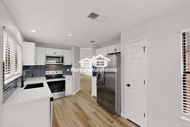 Building Photo - MOVE IN READY - 3BED/2.5BATH - CARROLLTON ...