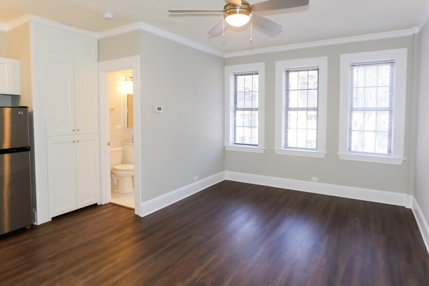 Building Photo - 817 W Lakeside Pl