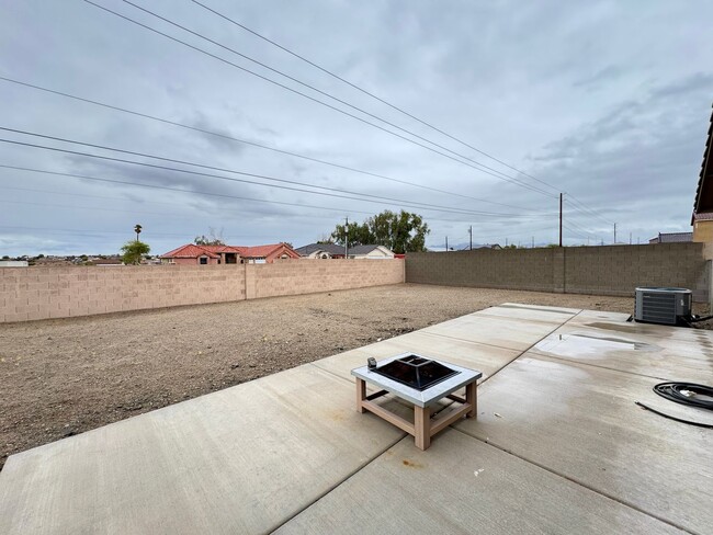 Building Photo - NICE FORT MOHAVE HOME