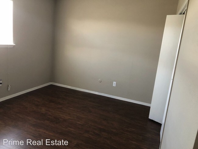 Building Photo - 2 br, 1 bath Apartment - 10518 Heizer Drive