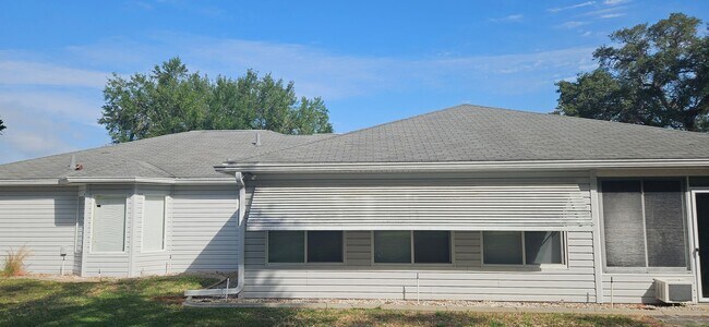 Building Photo - Come and see this one!