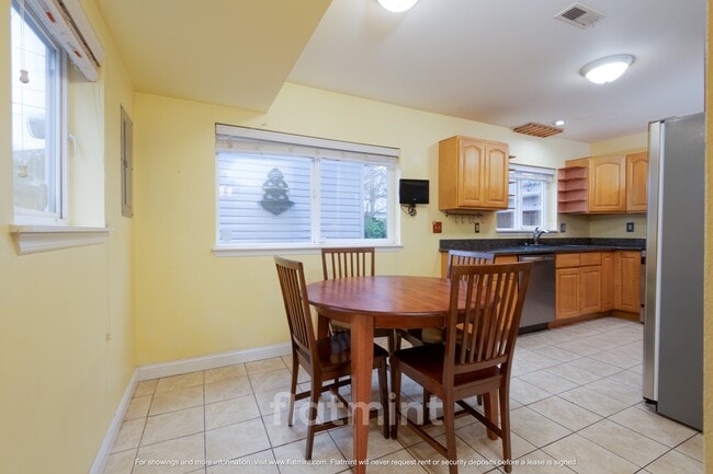 Building Photo - 1728 26th Ave S