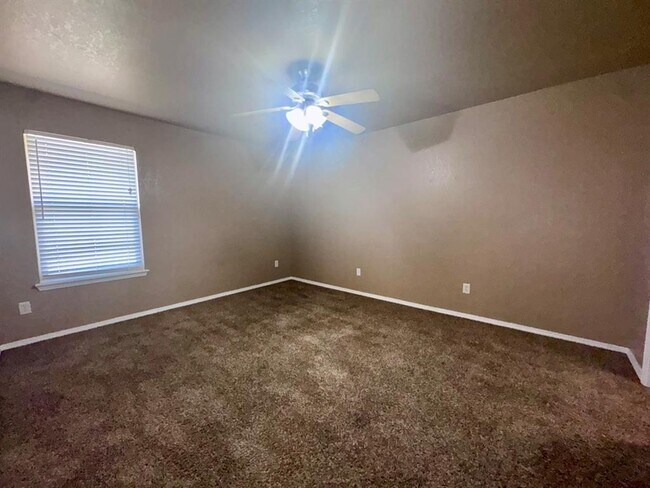 Building Photo - 421 Sterling Pointe Way