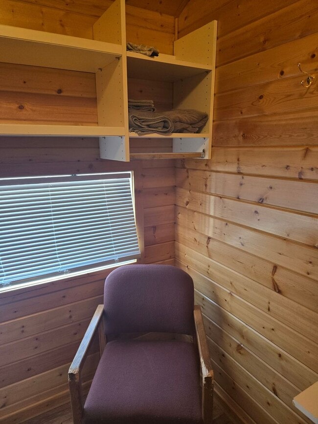 Building Photo - Fully furnished long term rental