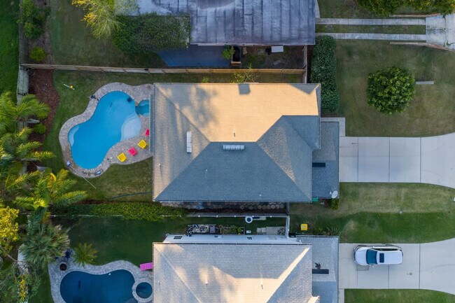 Building Photo - 914 7th Ave N