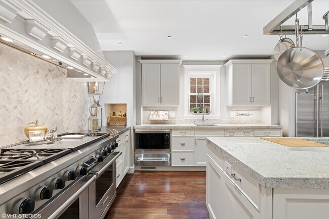 Building Photo - 38 E Elm St