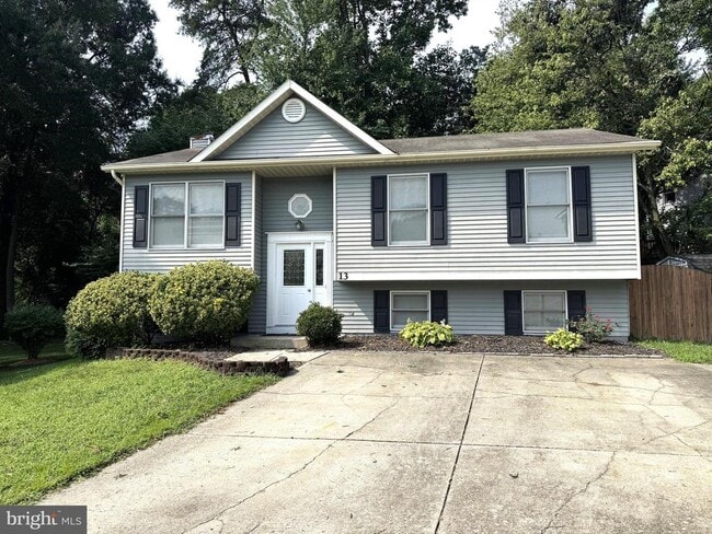 Building Photo - 13 McNeil Ct