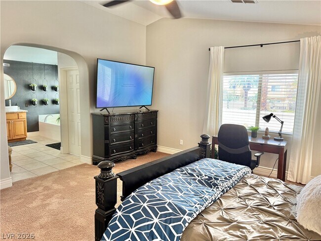 Building Photo - 399 Center Green Dr