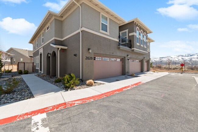 Building Photo - Beuatiful Townhome in Northwest Reno!