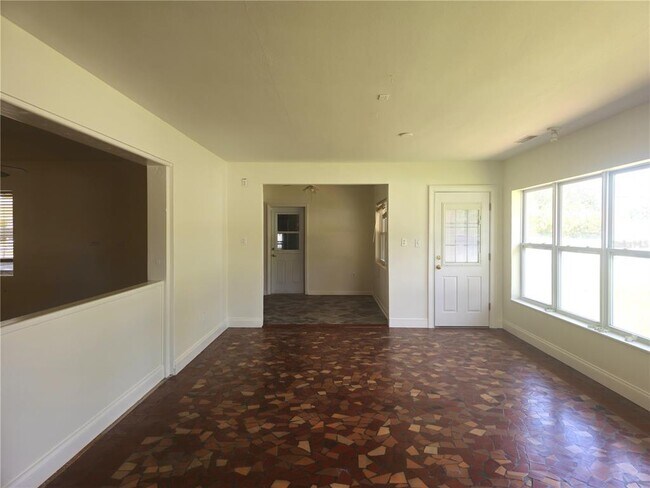 Building Photo - 1369 Whitacre Dr